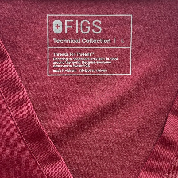 Figs: Burgundy Casma Three-Pocket Scrub Top - Picture 2 of 5
